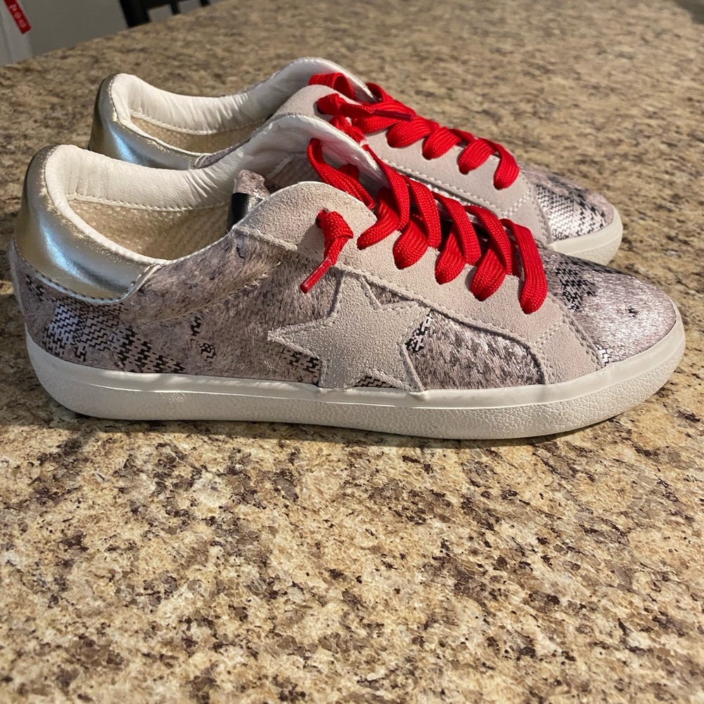 Steve Madden sneaker